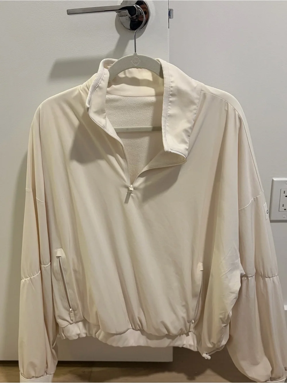 ALO Yoga Elevation Cropped Jacket in Cream